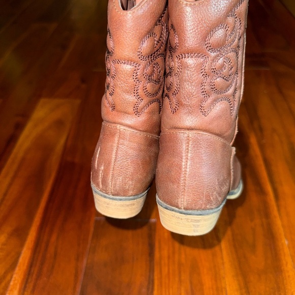 Brown Western Style Boots - Picture 4 of 8
